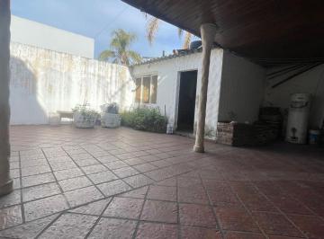 Casa · 146m² · 5 Ambientes · 1 Cochera · Venta en Block de Casa de 3 y 2 Ambientes