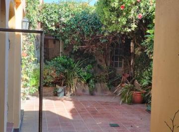 Casa · 243m² · 4 Ambientes · Casa en Venta - 3 Dorm. 2 Baños - Azul