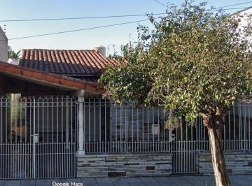 Casa · 68m² · 3 Ambientes · 1 Cochera · Venta Casa Tipo Chalet, Quincho, Pileta y Garage