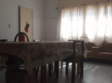 PH · 80m² · 3 Ambientes · 1 Cochera · PH Venta 3 Amb. P. Baja 2 Patios C/cochera V. Luro