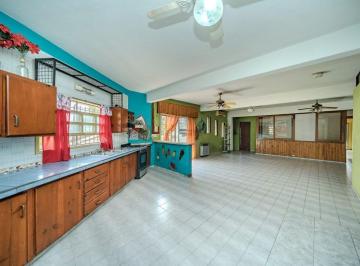 PH · 275m² · 9 Ambientes · 1 Cochera · Venta Casa Multifamiliar 2 Locales L Hermosa