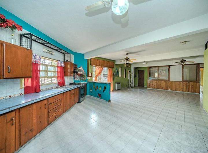 PH · 275m² · 9 Ambientes · 1 Cochera