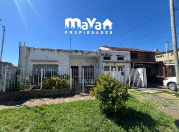 Casa · 157m² · 3 Ambientes · 1 Cochera · Casa en Venta - Campana