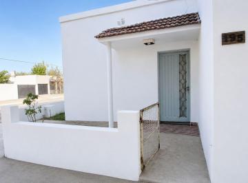 Casa · 80m² · 4 Ambientes · 1 Cochera · Casa 3 Dorm. en General Acha