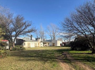 Bodega-Galpón · 194m² · Quincho con Galpon en Catriel 537