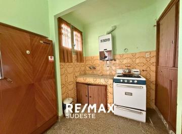 Casa · 110m² · 4 Ambientes · 1 Cochera · Casa en Pleno Centro!