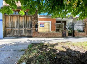 Casa · 319m² · 4 Ambientes · 4 Cocheras · Venta Casa B. Universitario con Galpon y Gran Lote