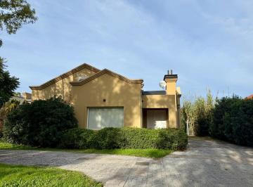 Casa · 200m² · 6 Ambientes · Venta Casa en Barrio Bosque Alto