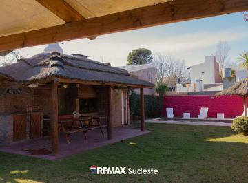 Casa · 62m² · 3 Ambientes · 1 Cochera · Casa 2 Dorm. con Pileta Apta Credito