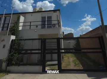 Casa · 67m² · 3 Ambientes · 1 Cochera · Dúplex 3 Ambientes en Venta /cochera/ Patio