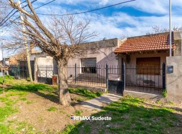 Casa · 96m² · 4 Ambientes · 1 Cochera · Casa 3 Dorm. + Construccion - Gran Lote