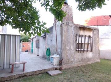 Casa · 50m² · 2 Ambientes · 1 Cochera · Venta Casa Gonzalez Catan C/ Jardín Sobre Asfalto