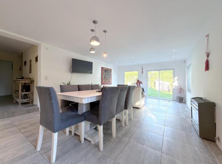 Casa · 200m² · 5 Ambientes · 4 Cocheras