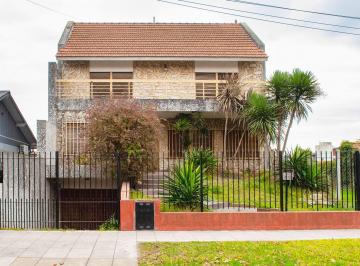 Casa · 306m² · 5 Ambientes · 2 Cocheras · Venta Casa Hurlingham Barrio Ingles 6 Hab/parque