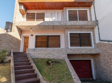 Casa · 230m² · 5 Ambientes · 4 Cocheras · Venta Casa 5 Amb. C/ Pileta I. Casanova