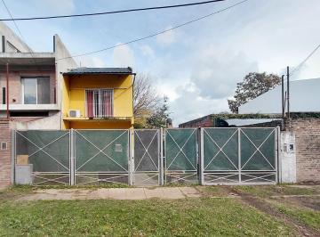 Casa · 105m² · 4 Ambientes · Venta Casa 4 Amb 2 Plantas Amplio Parque
