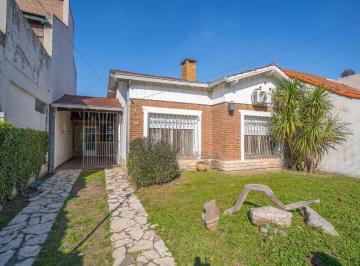 Casa · 118m² · 3 Ambientes · 1 Cochera · Venta Casa 3 Amb, Hurlingham. C/patio. Exc. Ubicaci
