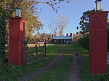 Quinta vacacional · 117m² · 2 Dormitorios · Quinta en Venta en Bragado con Pileta