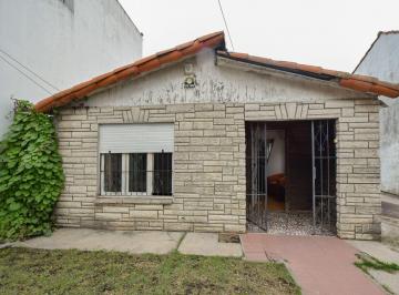 Casa · 71m² · 3 Ambientes · 2 Cocheras · Venta Casa 3 Ambientes Lindo Entorno