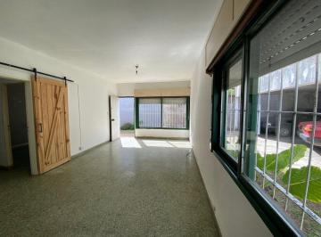 PH · 43m² · 2 Ambientes · 1 Cochera · Venta PH 2 Ambientes Pb Moreno con Cochera