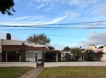 Casa · 188m² · 4 Ambientes · 1 Cochera · En Venta Casa 3 Dorm. con Jardín