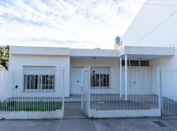 Casa · 115m² · 4 Ambientes · 2 Cocheras · Hermosa Casa - Excelente Terreno