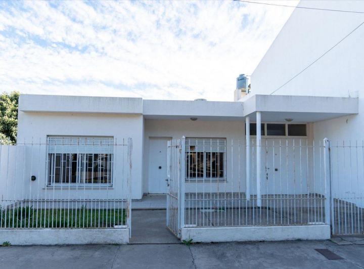 Casa · 115m² · 4 Ambientes · 2 Cocheras