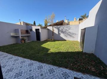 Casa · 97m² · 3 Ambientes · 1 Cochera · Venta Casa 2 Dorm. Patio y Cochera