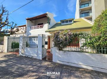 Casa · 183m² · 5 Ambientes · 1 Cochera · Casa Tres Dorm. en Venta Apta Credito