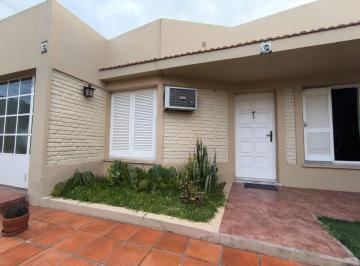Casa · 212m² · 8 Ambientes · 1 Cochera · Se Vende Casa en Santo Tome
