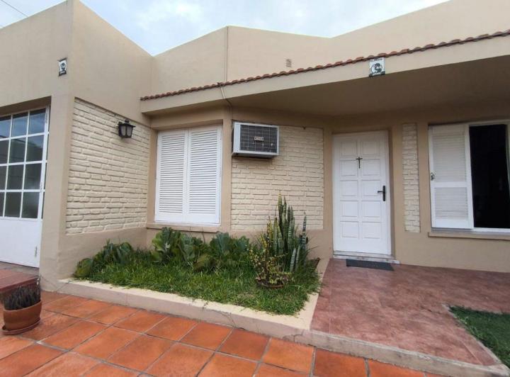 Casa · 212m² · 8 Ambientes · 1 Cochera