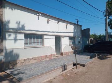 Casa · 492m² · 10 Ambientes · 5 Cocheras · Amplia Propiedad en Venta en El Centro de Perdriel