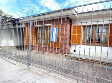 Casa · 114m² · 6 Ambientes · 2 Cocheras · Impecable Casa en Venta en Ciudad de Mendoza