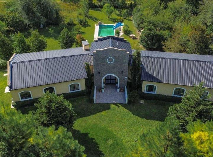 Casa · 400m² · 8 Ambientes