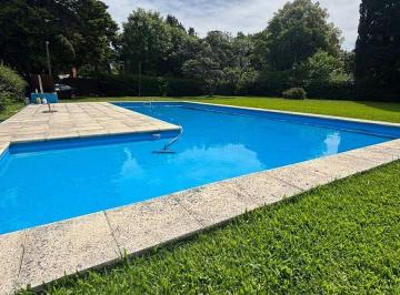 Casa · 115m² · 6 Ambientes · Inversion Segura: Quinta con 2 Viviendas y Piscina