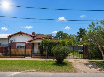 Casa · 110m² · 5 Ambientes · 2 Cocheras · Venta Casa 4 Amb Quincho Lote Hudson a Refaccionar