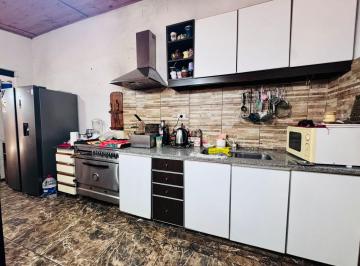 Casa · 117m² · 5 Ambientes · Venta Casa 5 Amb Lanus Este Quincho o Depto