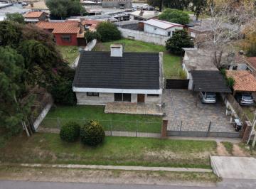 Casa · 161m² · 8 Ambientes · 2 Cocheras · Venta Casa en Shangrila Sur 3 Dorm. Fondo