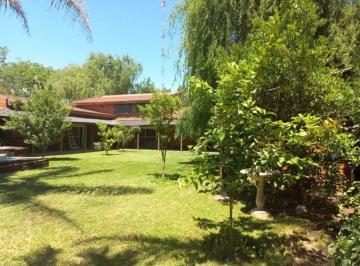 Casa · 160m² · 5 Ambientes · 1 Cochera · Casa en Venta 4 Ambientes en Cañuelas