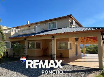 Casa · 193m² · 5 Ambientes · 1 Cochera · Se Vende Casa 1er Nivel, Fray m. Esquiú. Facilidad