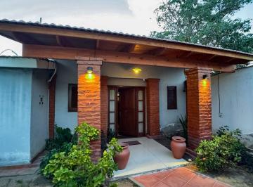 Casa · 280m² · 5 Ambientes · 1 Cochera · Casa en Ba 100 Vv Norte