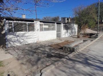 Casa · 418m² · 4 Ambientes · 2 Cocheras · Se Vende Casa a m de Av Pte Castillo. Permuta!