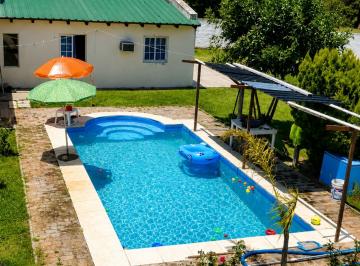 Casa · 235m² · 8 Ambientes · 2 Cocheras · Casa con Quincho y Pileta a m de Posada Hambarè