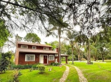 Quinta vacacional · 256m² · 4 Dormitorios · 2 Cocheras · Venta de Casa Quinta en Parque Juralo + Lote