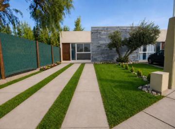 Casa · 74m² · 3 Ambientes · Venta Casa Estrenar 2 Habit. B° Privado Maipú