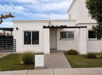 Casa · 78m² · 3 Ambientes · 1 Cochera · Venta Casa Punta Lago, Luzuriaga, Maipú