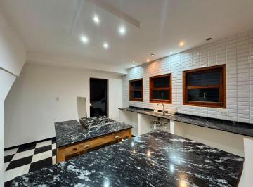 Casa · 298m² · 7 Ambientes · 4 Cocheras · Casa en Venta 5 Dorm. con Parque