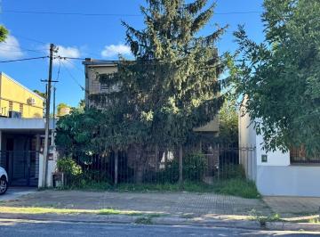 Casa · 161m² · 6 Ambientes · Casa 4 Dorm. Venta Los Hornos a Refaccionar