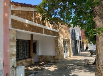 Casa · 179m² · 4 Ambientes · 1 Cochera · Venta Casa con 3 Habitaciones Barrio Roca