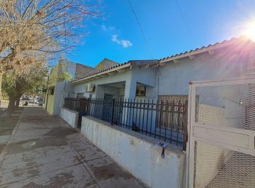Casa · 172m² · 7 Ambientes · Venta de Casa con Quincho - Pileta - Salon Externo